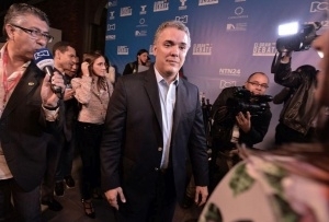 Десният кандидат Иван Дуке се нареди на първо място на президентските
