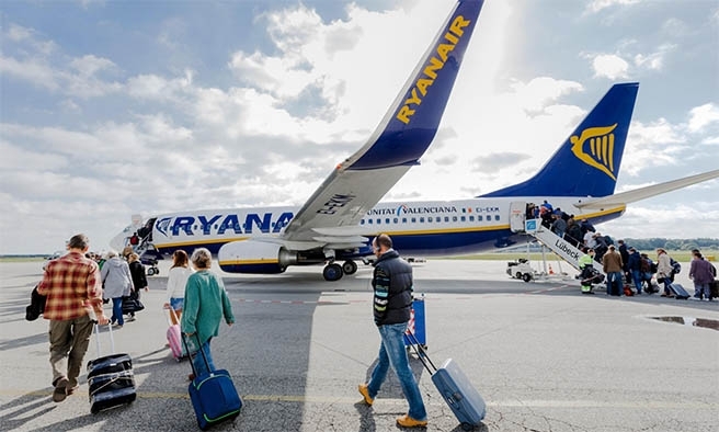 Нискотарифният превозвач Райънер Ryanair слага край на практиката пътниците да