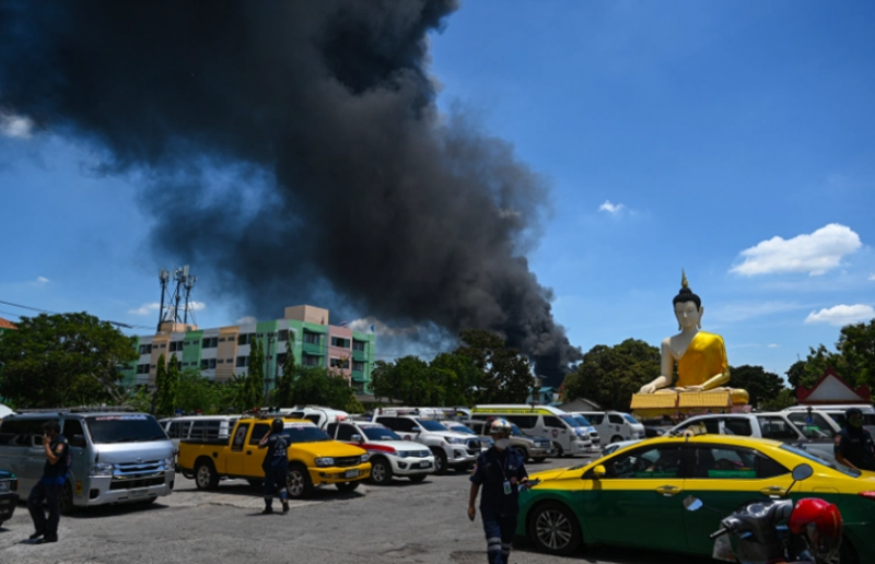 Мощен взрив е унищожил химически завод в областта Самут Пракан