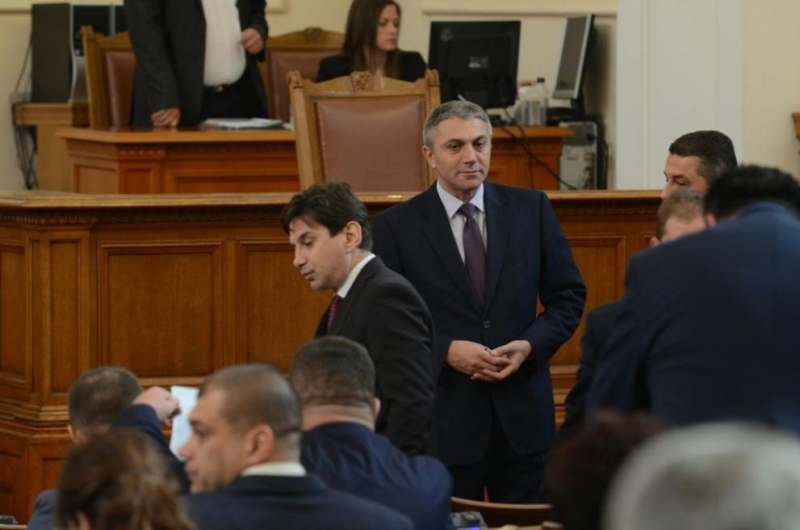ДПС ще разговарят с БСП за инициирането на вот на недоверие към ...