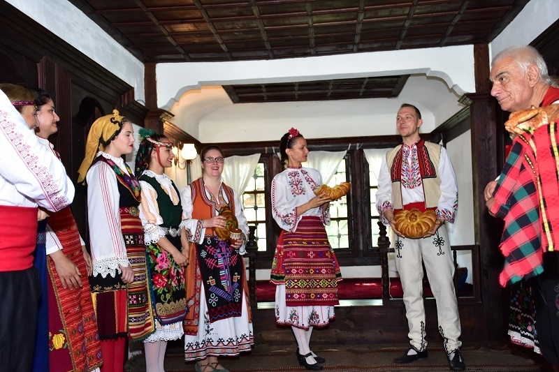 С годеж по стар български обичаи ще бъде дадено началото