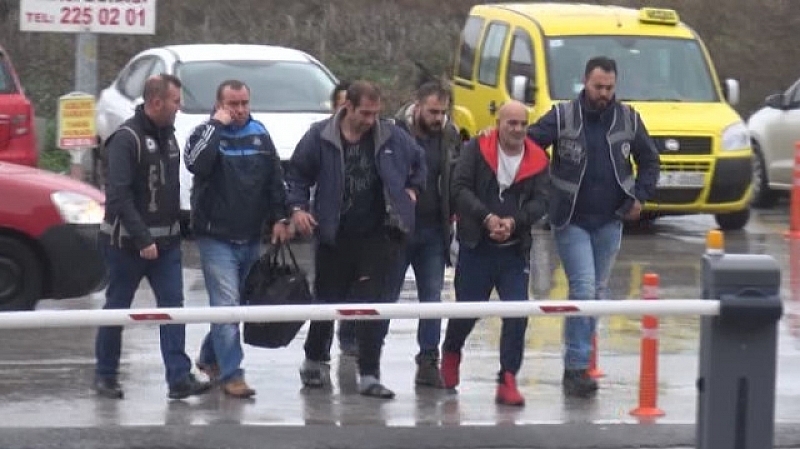 Тримата българи задържани в Турция остават в ареста Те са