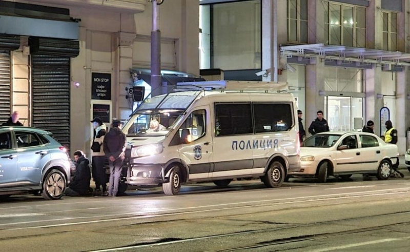 Десет нелегални мигранти от Мароко са задържани в къща на