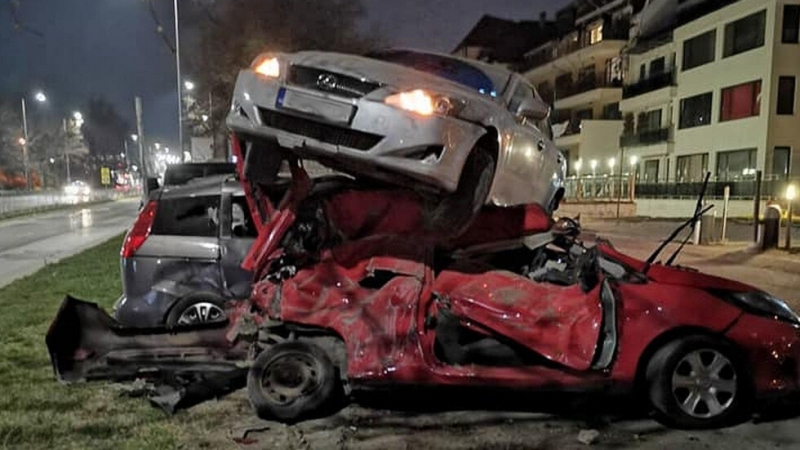 Сериозен инцидент е станал тази нощ във Варна Четири автомобила