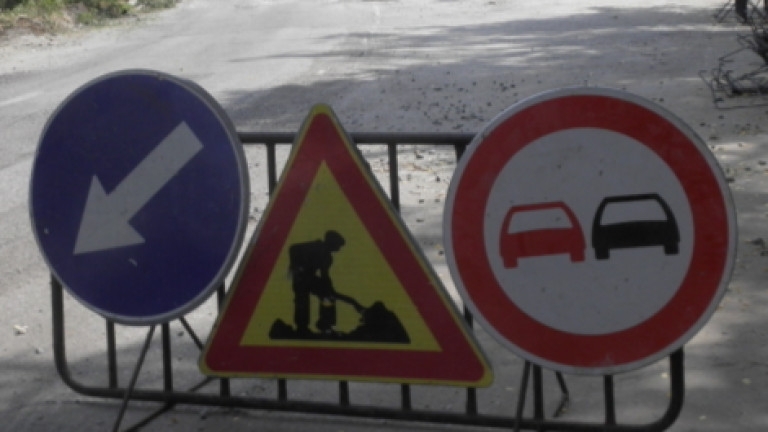 Ремонт затвори пътя между селата Бързина и Манастирище съобщават от