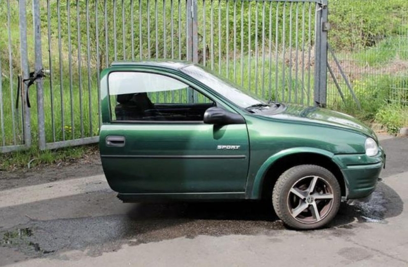 1 2 от лек автомобил Фолксваген Туарег използван от трафикант на мигранти