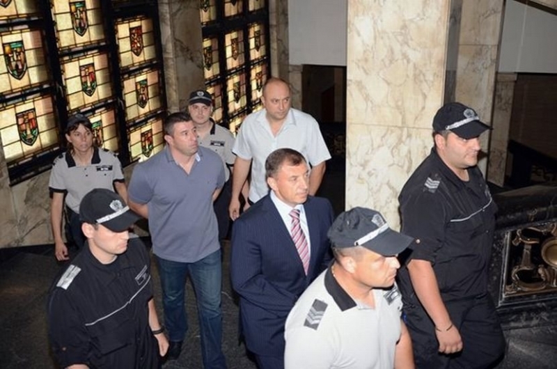 Делото Октопод е като някаква прокоба която сее смърт шушукат