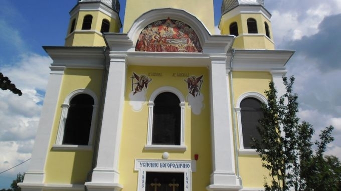 Празнична литургия бе отслужена днес в голямата новоселска черква Успение