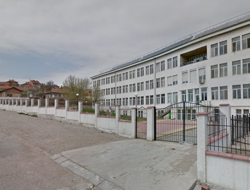 Персоналът на МБАЛ Свети Николай Чудотворец в Лом излезе с