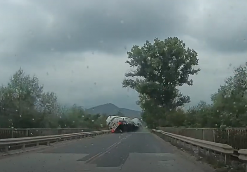 Най вероятно става дума и за скорост над ограничението това е