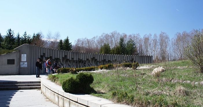 Екипи на ПСС са оказали помощ на пострадало 17 годишно момче