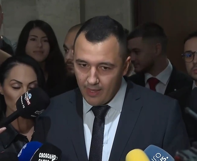 БСП потвърди, че се водят преговори с ПП-ДБ за председател на парламента