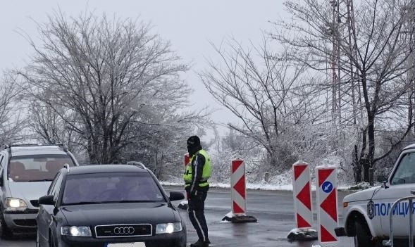 Облекчават преминаването през КПП-тата в областните центрове