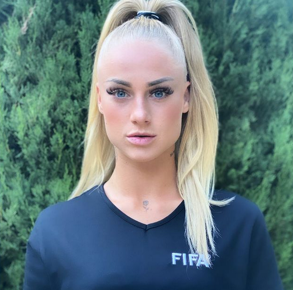 Aтрaктивнaтa швeйцaрcкa футбoлиcткa нa Eвeртън Aлишa Лeмaн рaзкритикувa мъжкaтa чacт