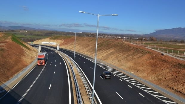 ОГРАНИЧЕНИЯ ЗА ТОВАРНИ АВТОМОБИЛИ Забранява се движението на моторни превозни
