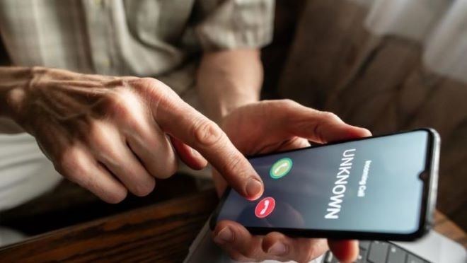 Нов вид телефонна измама насочена към млади и активни хора