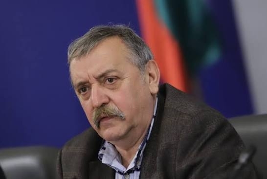„Грипът се развива и те сваля на легло за два часа“: Проф. Кантарджиев призова за навременна ваксинация