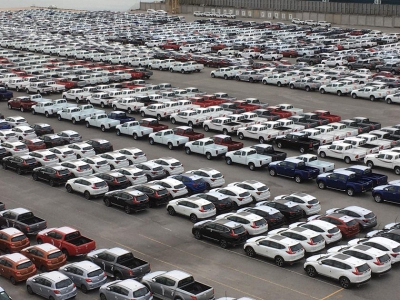 Продажбите на нови автомобили в ЕС се сринаха с 52