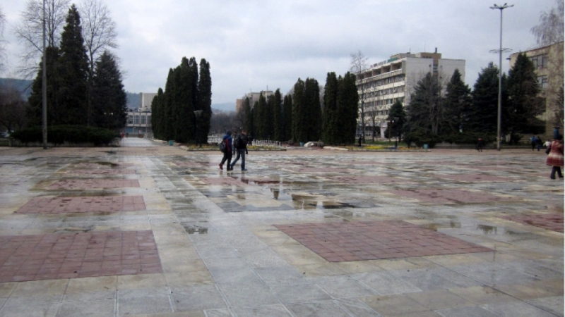 От днес учениците се връщат в класните стаи в цяла