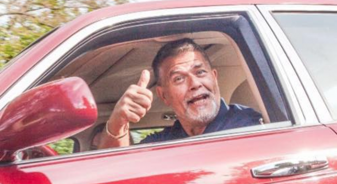 Холандски инструктор по позитивност започна съдебна процедура за да промени