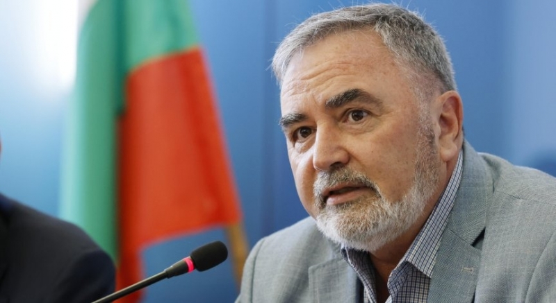 Нетипично топлото време в много части от страната леко ускорява