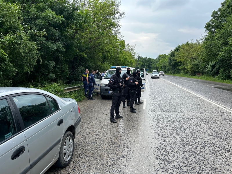 Специализирана полицейска операция тече в момента в района на Враца