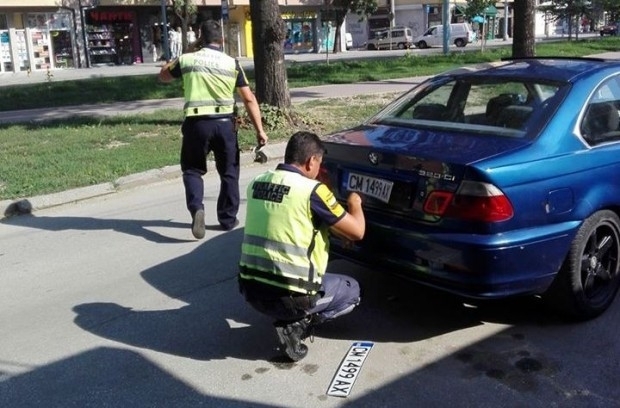 Заловиха джигит с БМВ с фалшиви номера във Видинско съобщиха