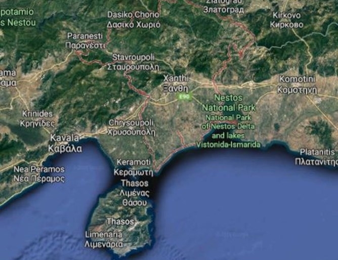 Гръцката противопожарна служба се опитва да постави под контрол пожар