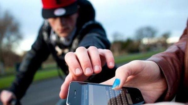 Полицаи са хванали тийнейджър откраднал телефон в Оряхово съобщиха от