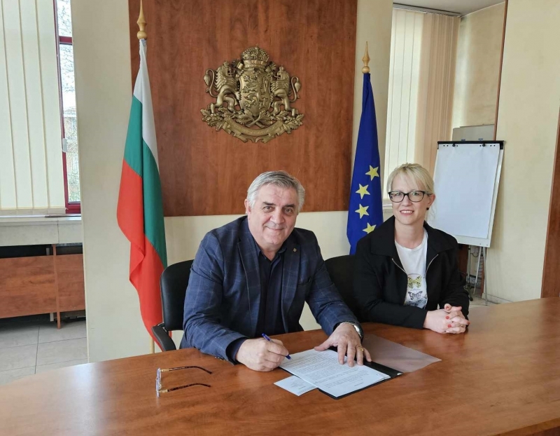 На 27 март кметът на община Мездра Иван Аспарухов и