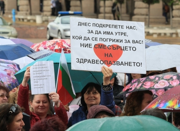 Спор колко пари са стигнали до медицинските сестри По тази