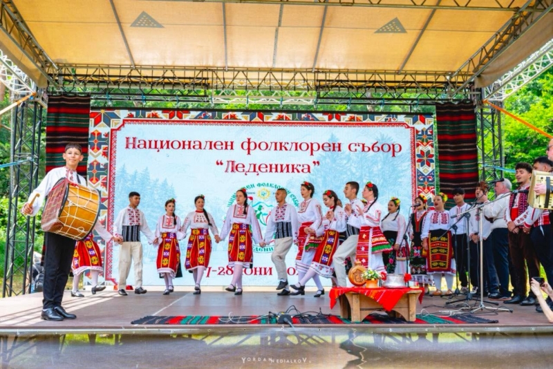 Деветото издание на Националния фолклорен събор Леденика беше официално открито