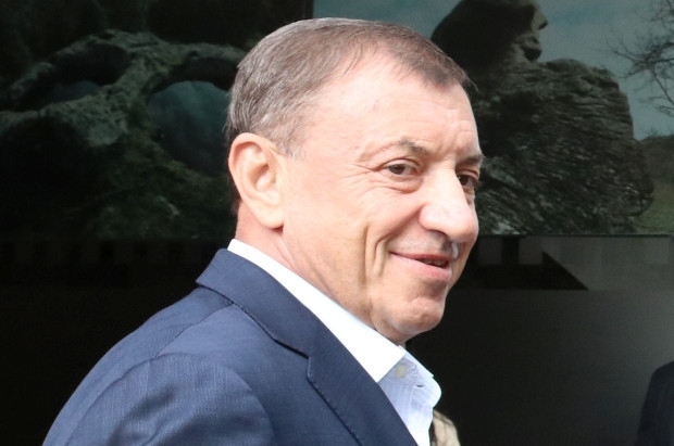 Много е опасно да се пипат службите с декларации  Нека някой