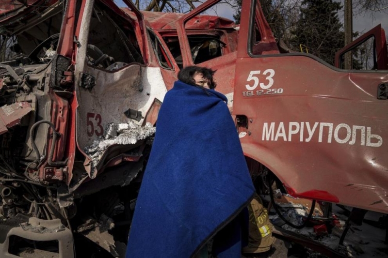 Украинските власти казаха, че около 15 000 жители на Мариупол