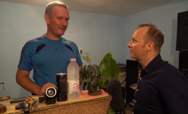 Даниел Хъл е задържан по подозрение за сексуални престъпления с