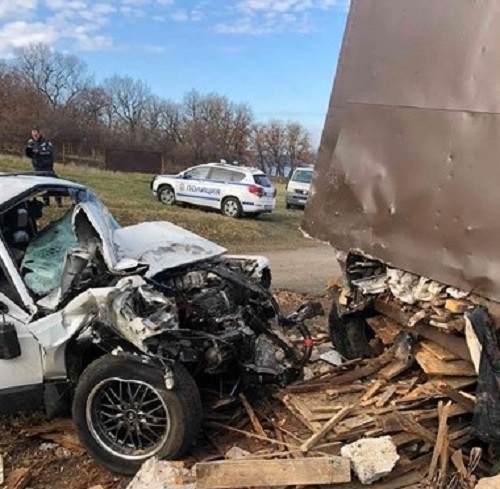 33 годишен от Бургас загина в жестока катастрофа край село Димчево съобщиха