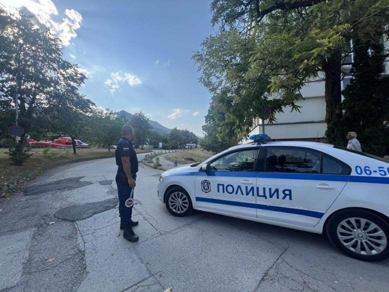 Шуробаджанащина във Враца! Превърнаха медицинския хеликоптер в такси, разкараха го за лек случай /снимки/