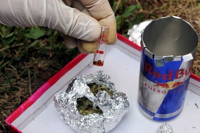 Ченгета обискираха младеж във Враца намериха кутия с наркотици научи