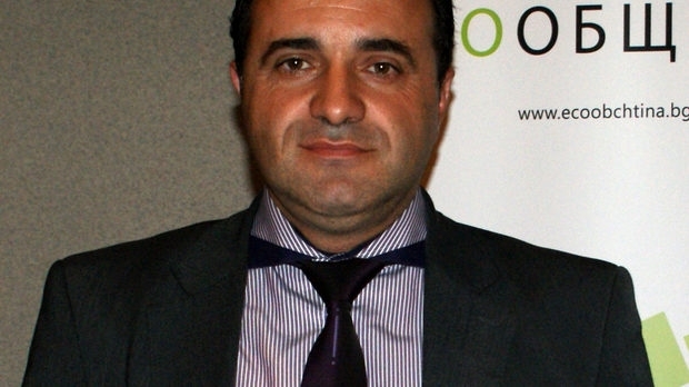 Заедно с кмета на Костенец Радостин Радев е задържан и