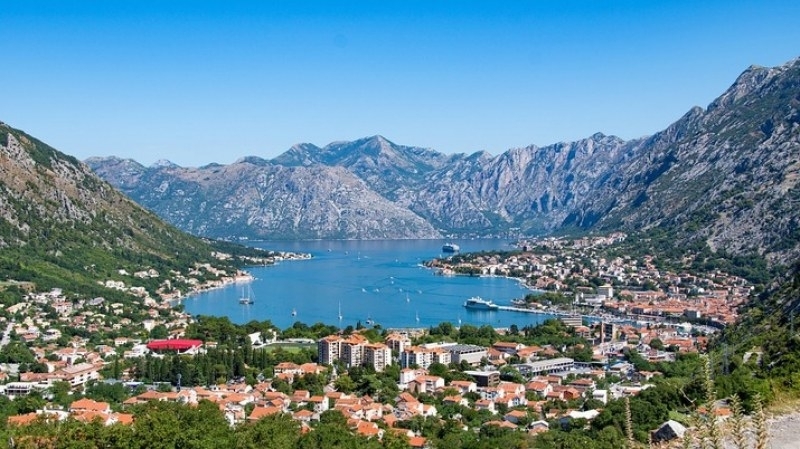 Черна гора отвори от днес границите си за българи както