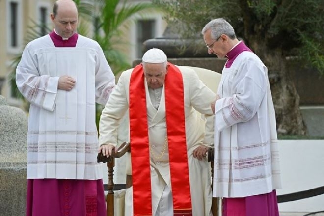 Папа Франциск присъства днес на служба за католическата Цветница на
