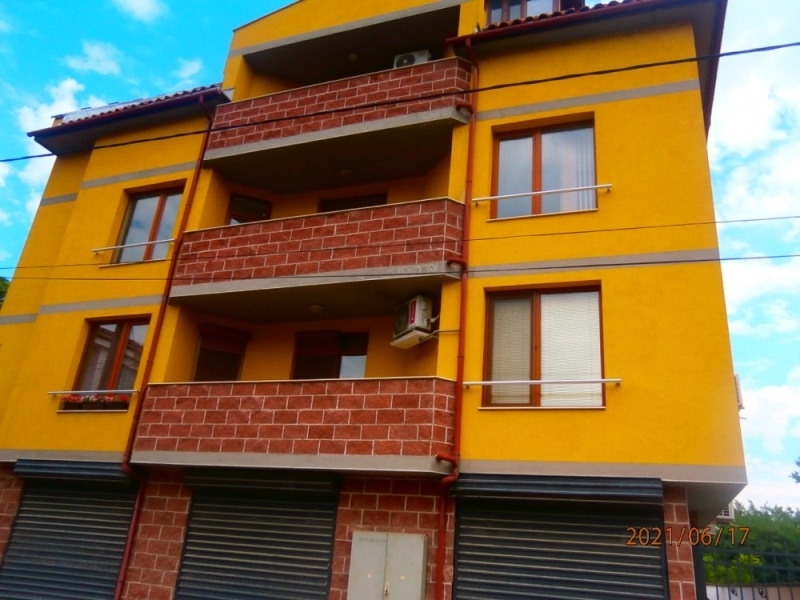 Частен съдебен изпълнител е обявил за публична продан тристаен апартамент