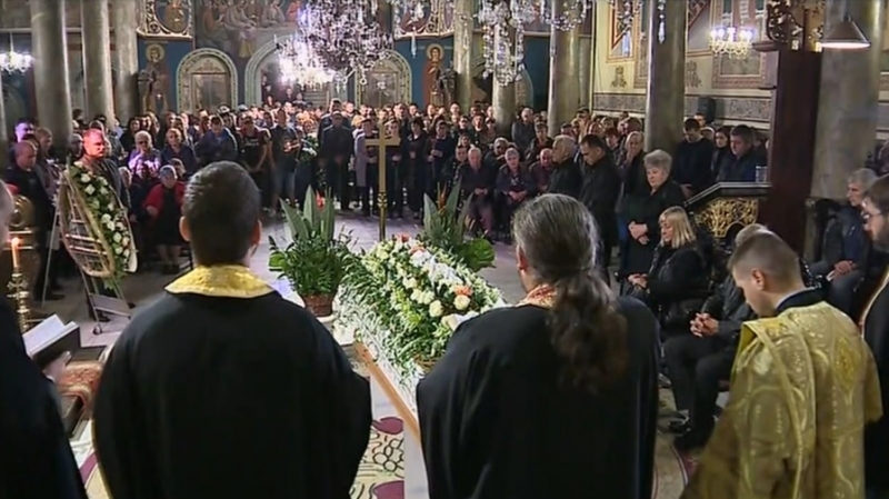 Близки и приятели изпращат жестоко убитата телевизионна водеща Виктория Маринова