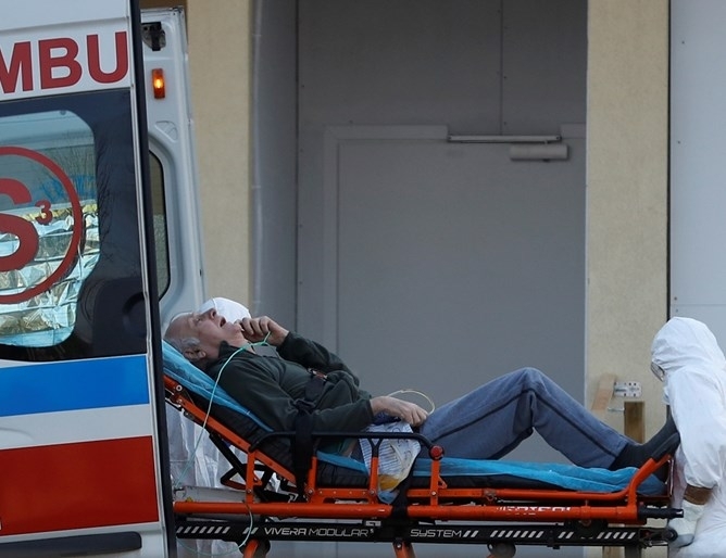 Полша вероятно ще трябва отново да затегне ограничителните мерки след