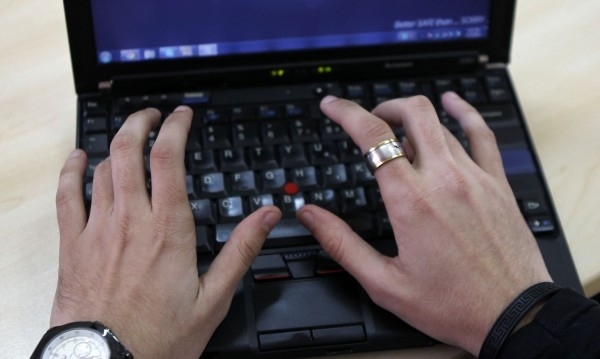 Руски хакери са получили достъп до електропреносни комунални услуги в