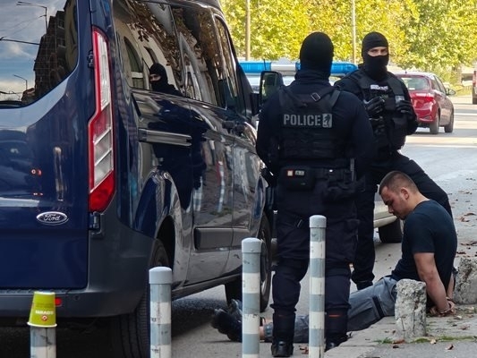 Отвратителни клипове със сексуални гаври откриха полицаите от СДВР след