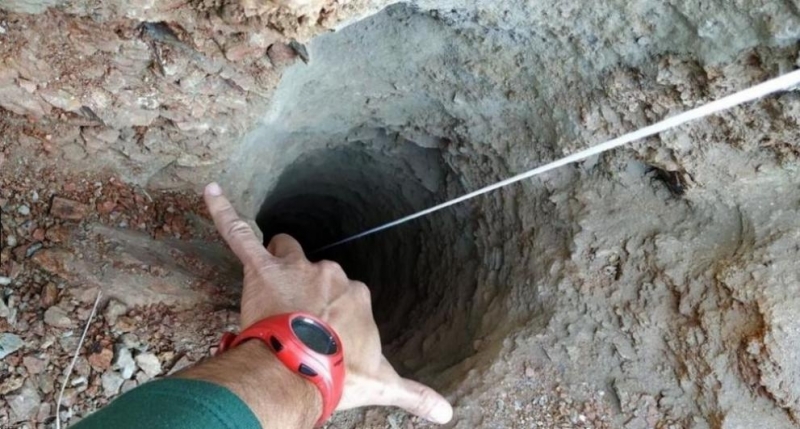 Спасители в Южна Испания прокопават хоризонтален тунел в опит да