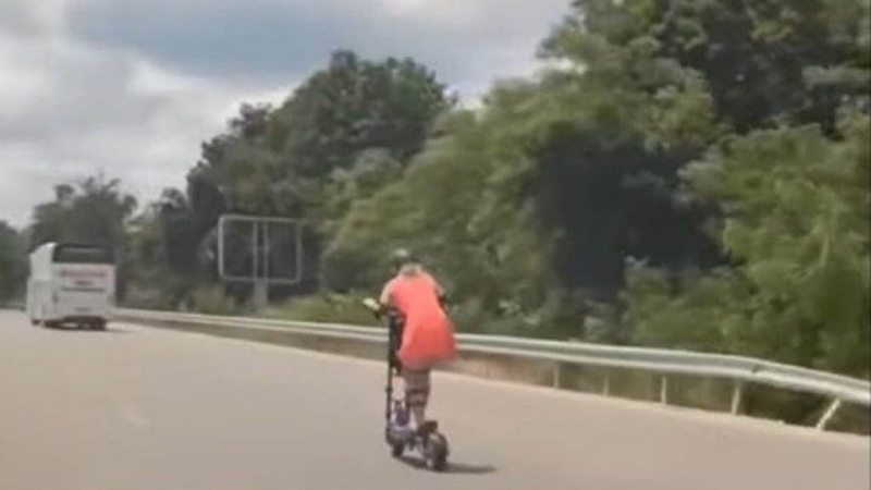 Странен субект взет първоначално за жена беше забелязан да хвърчи