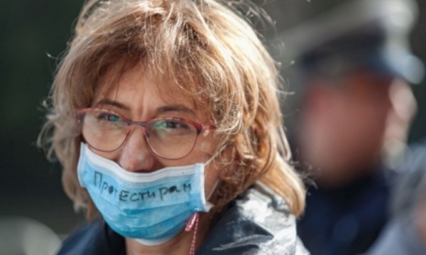 Медицинските сестри възобновяват протестите си след уволнението на една от лидерките