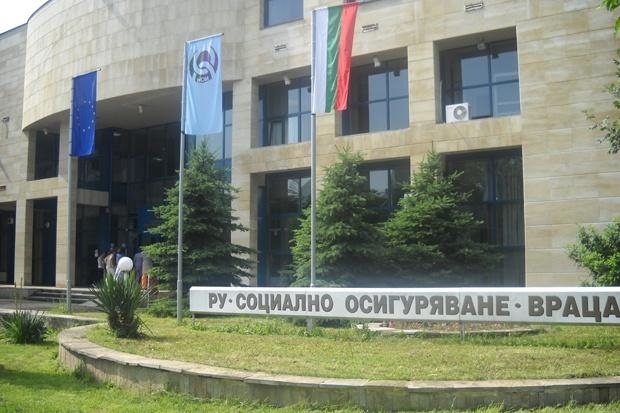 Териториалното поделение на Националния осигурителен институт във Враца си търси